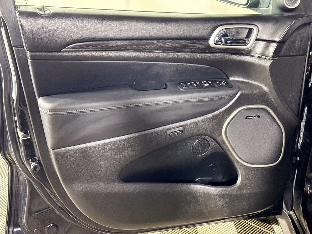 Used 2018 Black Jeep Overland image 10