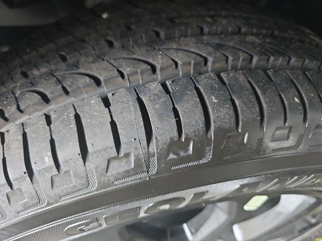 New 2026 Bright White Clearcoat Jeep Latitude image 27