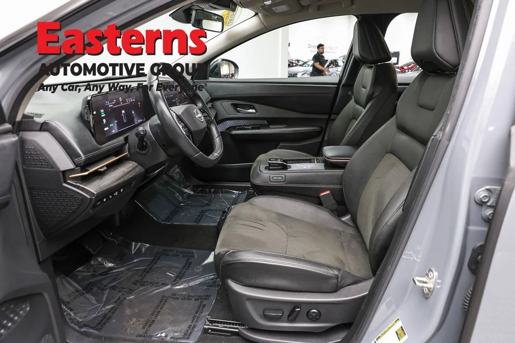 Used 2023 Gray Nissan ENGAGE image 13