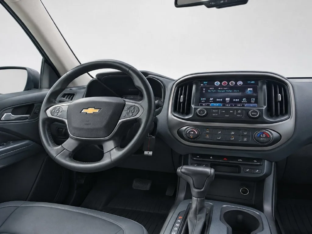 Used 2017 Black Chevrolet Z71 image 25