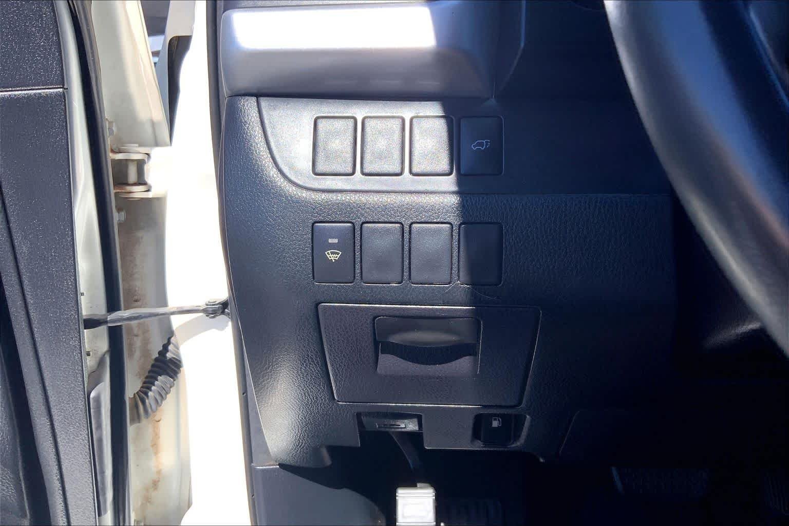 Used 2015 Blizzard Pearl Toyota XLE image 36