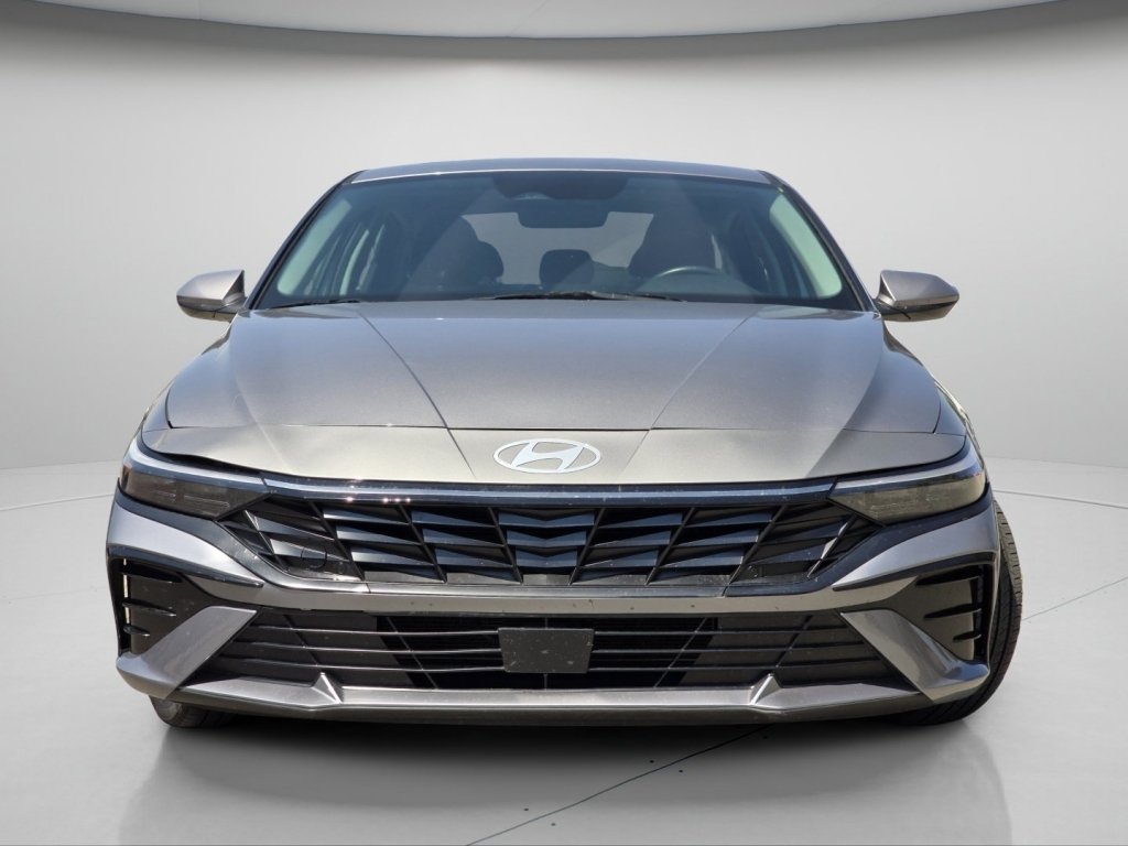 Used 2025 Fluid Metal Hyundai SEL Convenience image 3
