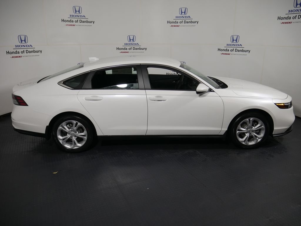 New 2026 Platinum White Pearl Honda LX image 3