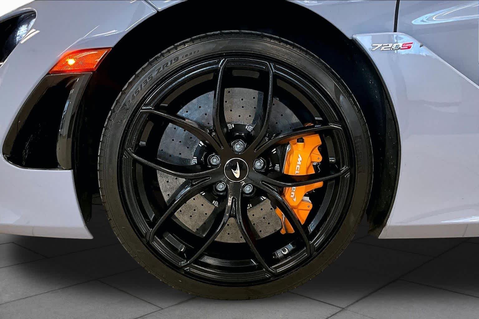 Used 2021 Ceramic Grey McLaren Performance image 10
