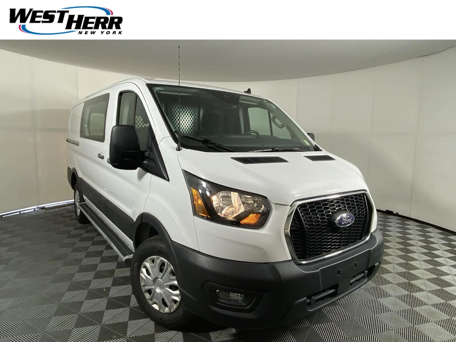 Used 2025 Oxford White Ford Base image 1