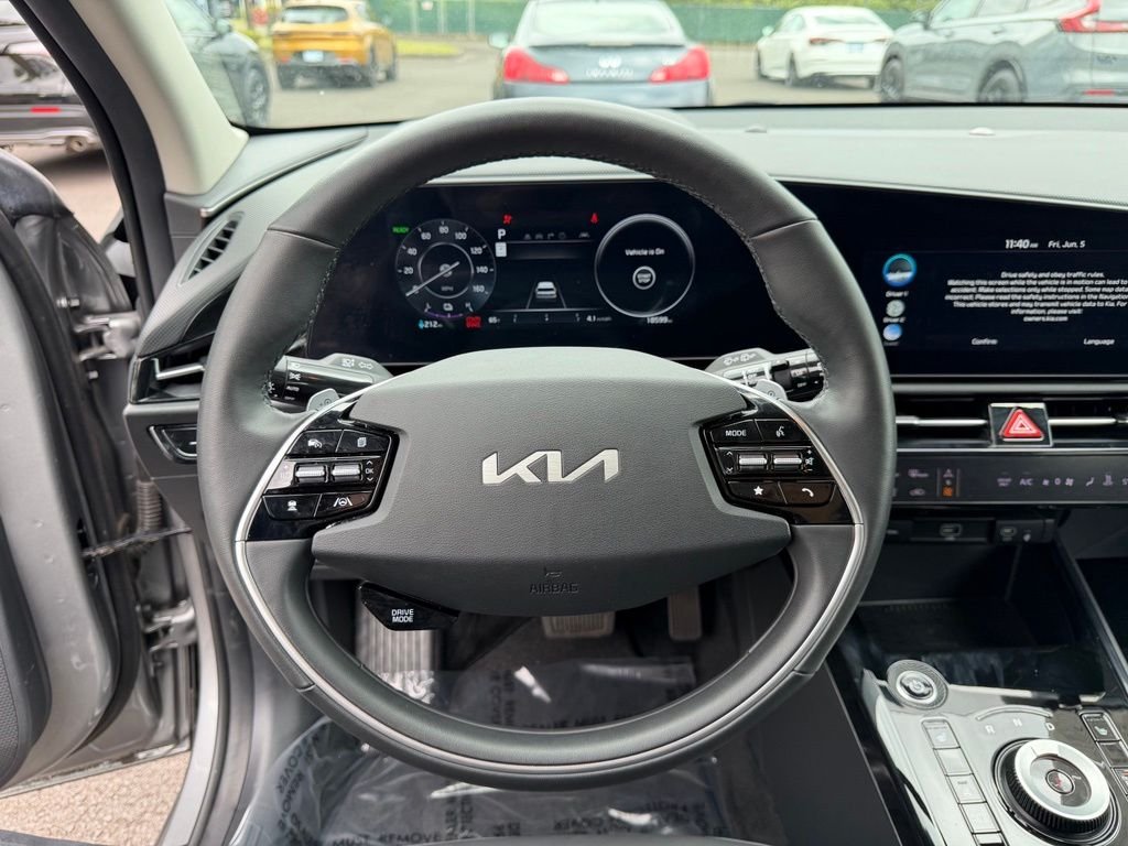 Used 2023 Steel Gray Kia Wind image 18