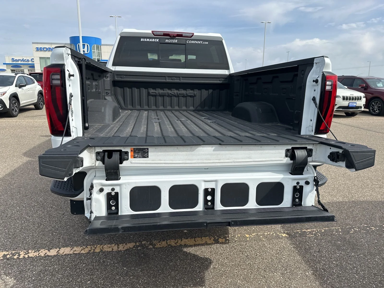 Used 2024 White GMC Denali image 32