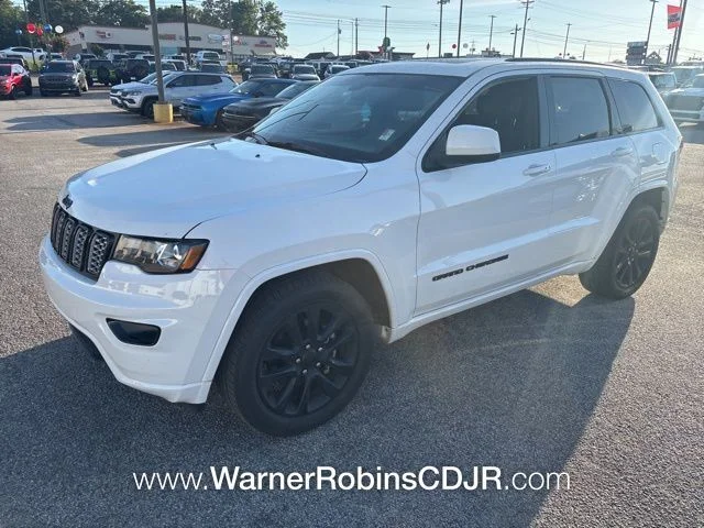 Used 2019 White Jeep Altitude image 3