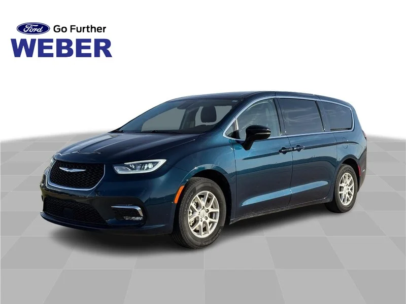 2024 Chrysler Pacifica Touring L's photo