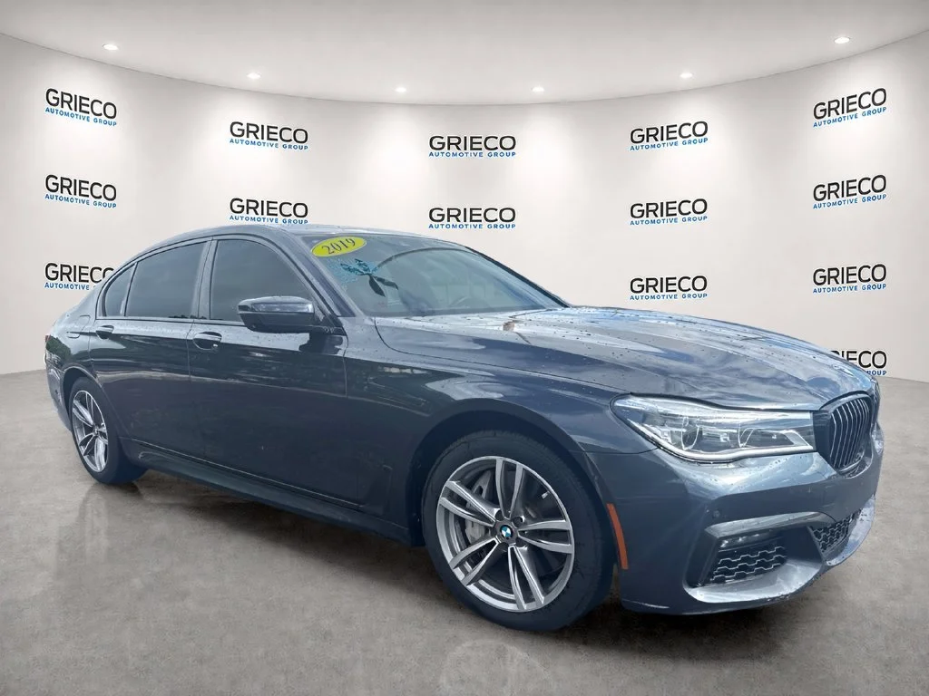 Used 2019 Gray BMW xDrive image 1