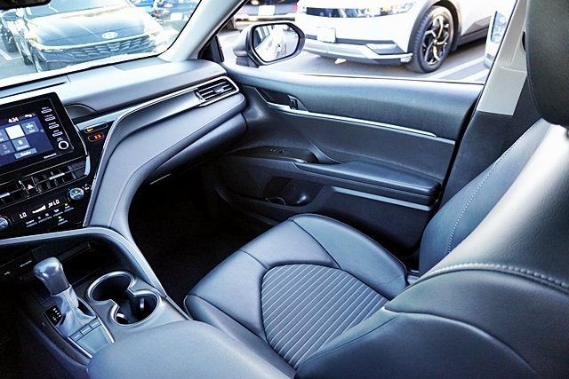 Used 2023  Toyota SE image 19