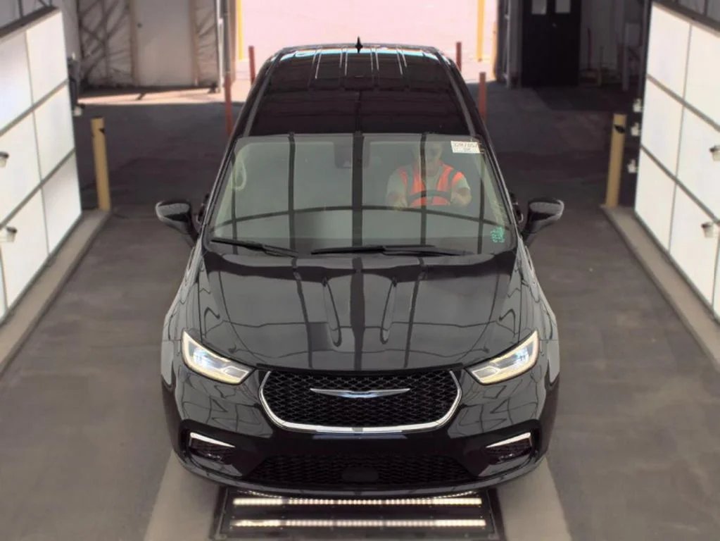 Used 2023 Black Chrysler Touring L image 2