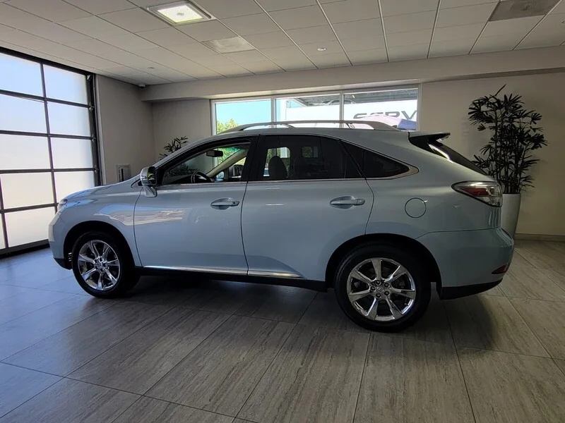 Used 2010 Blue LEXUS FWD 4DR image 2