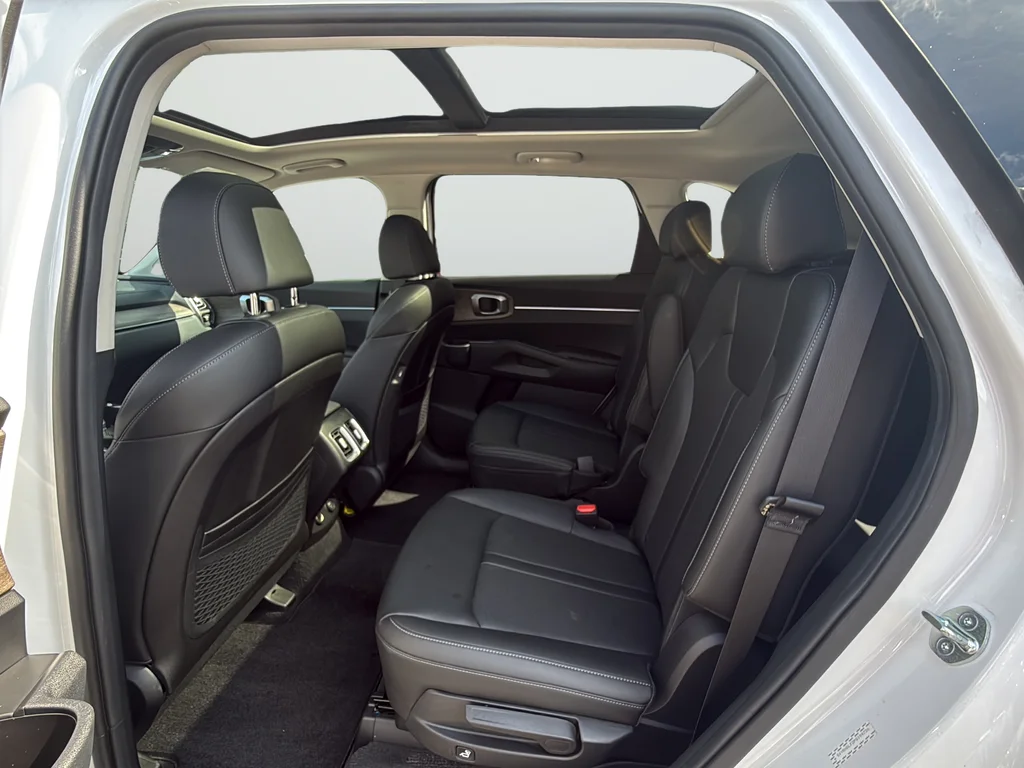 Used 2023 White Kia X-Line EX image 27