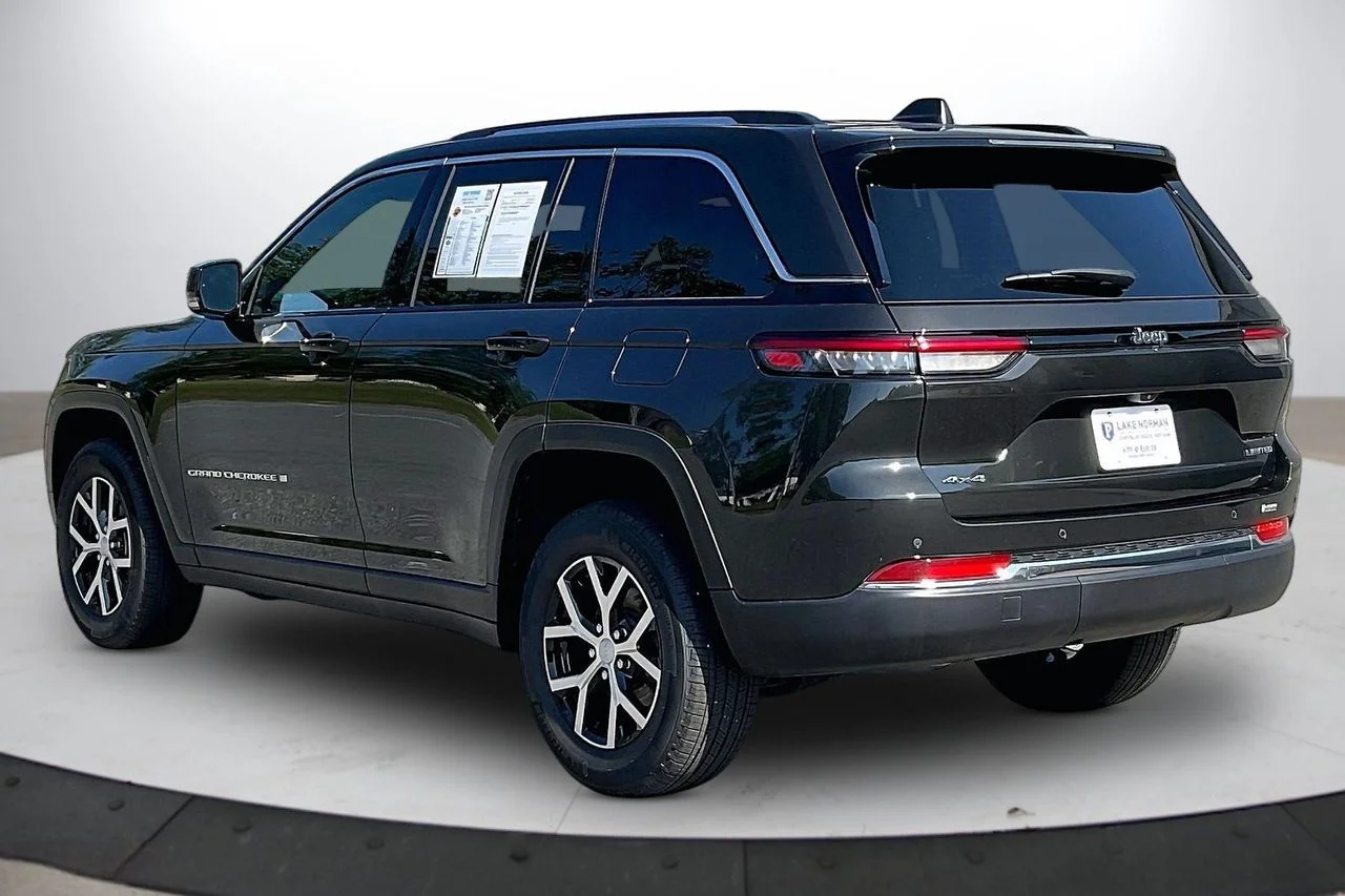 Certified Used 2023  Jeep Limited image 7