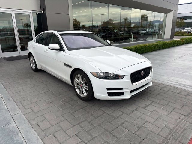 Used 2018 White Jaguar 25t Premium image 3