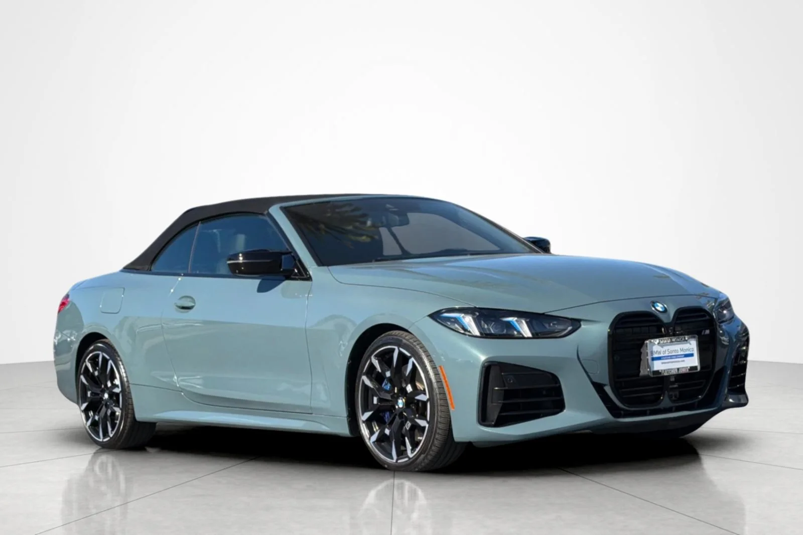 Used 2025 Cape York Green Metallic BMW M440i xDrive image 9