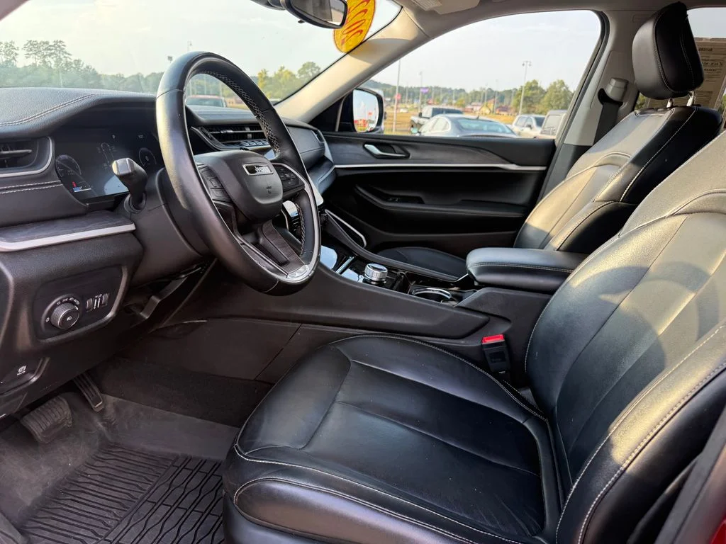 Used 2022 Red Jeep Limited image 4