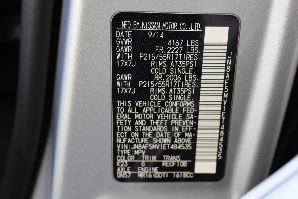 Used 2014 Brilliant Silver Nissan S image 25