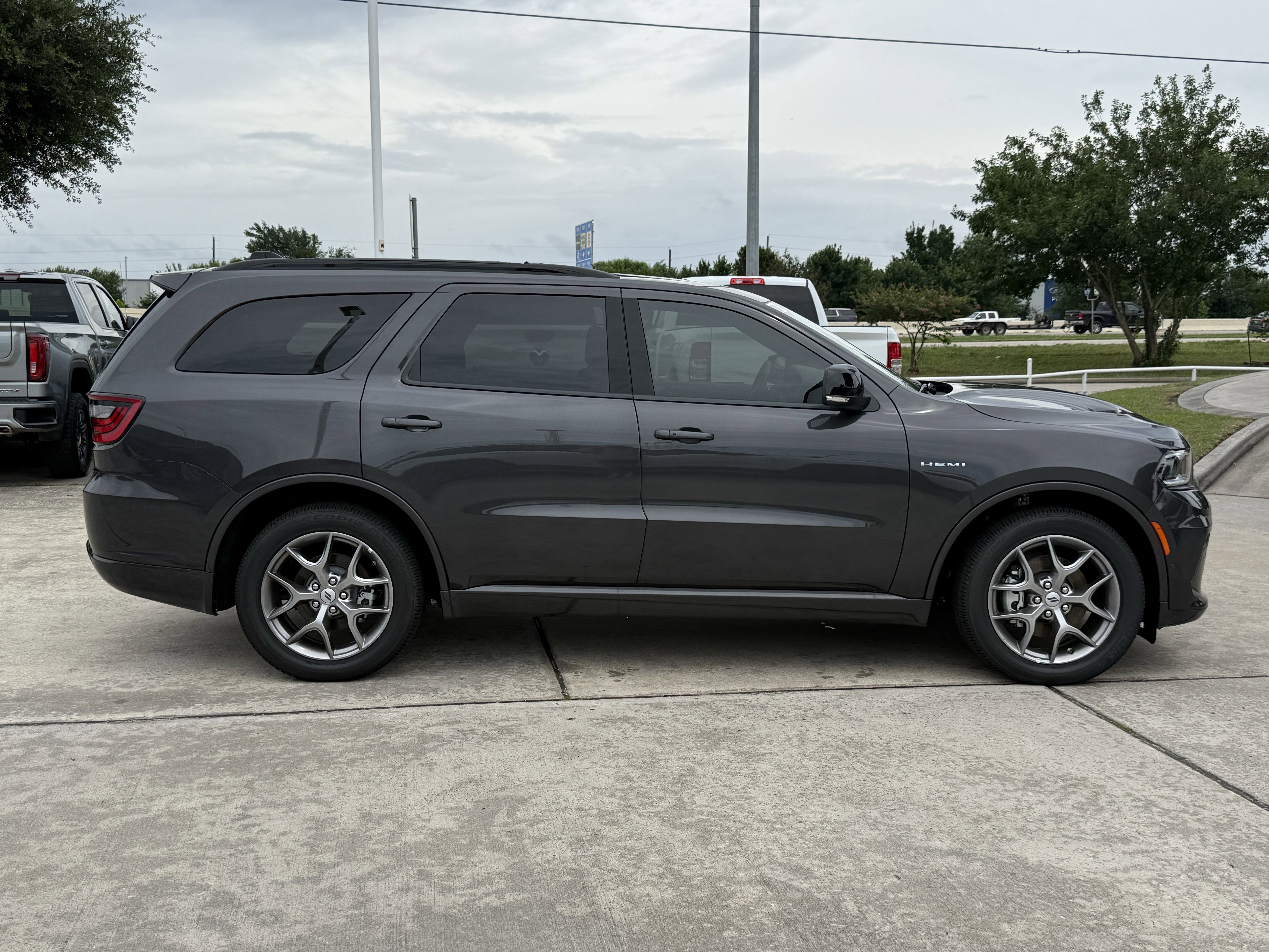 New 2026 Vapor Gray Exterior Paint Dodge GT Plus HEMI V8 image 3