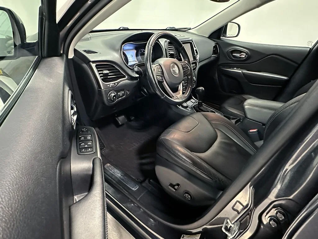 Used 2020 Gray Jeep Limited image 19