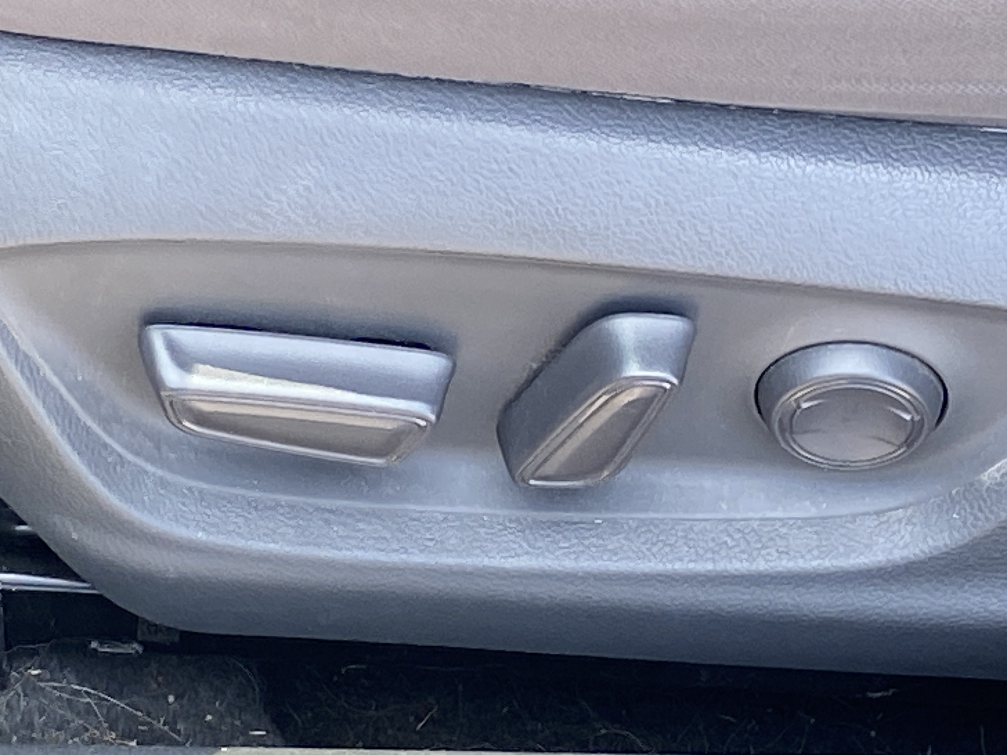 Used 2019  Toyota LE image 15
