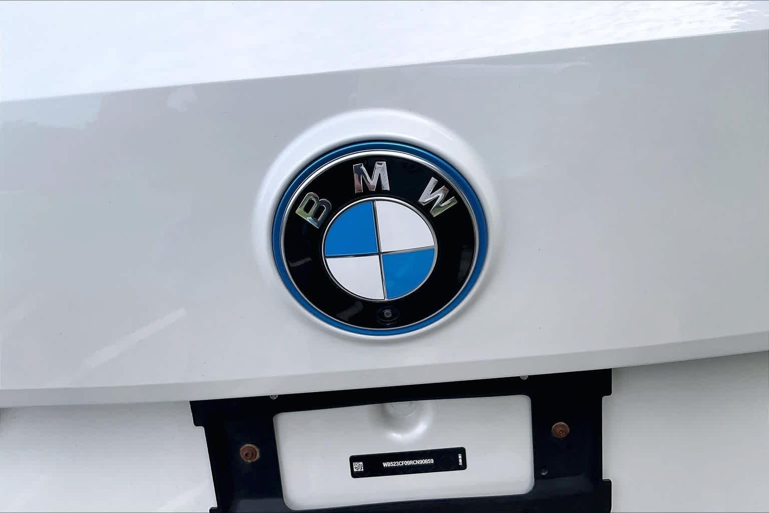 Certified Used 2024 Mineral White Metallic BMW xDrive50 image 30