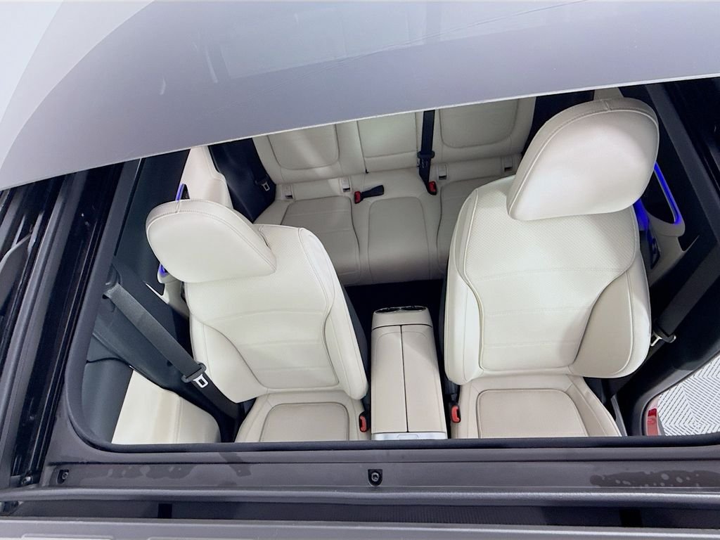 Used 2025 Red Mercedes-Benz GLC 300 image 23