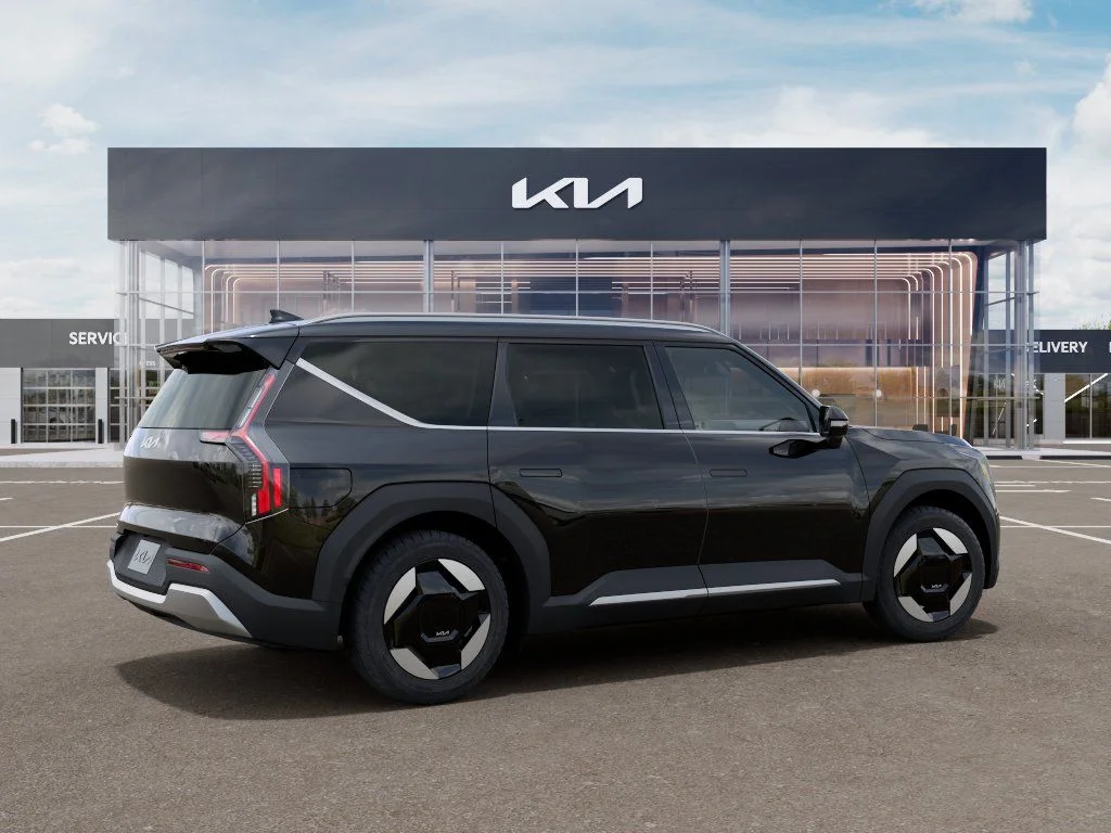 New 2026 Ebony Black Kia Wind image 6