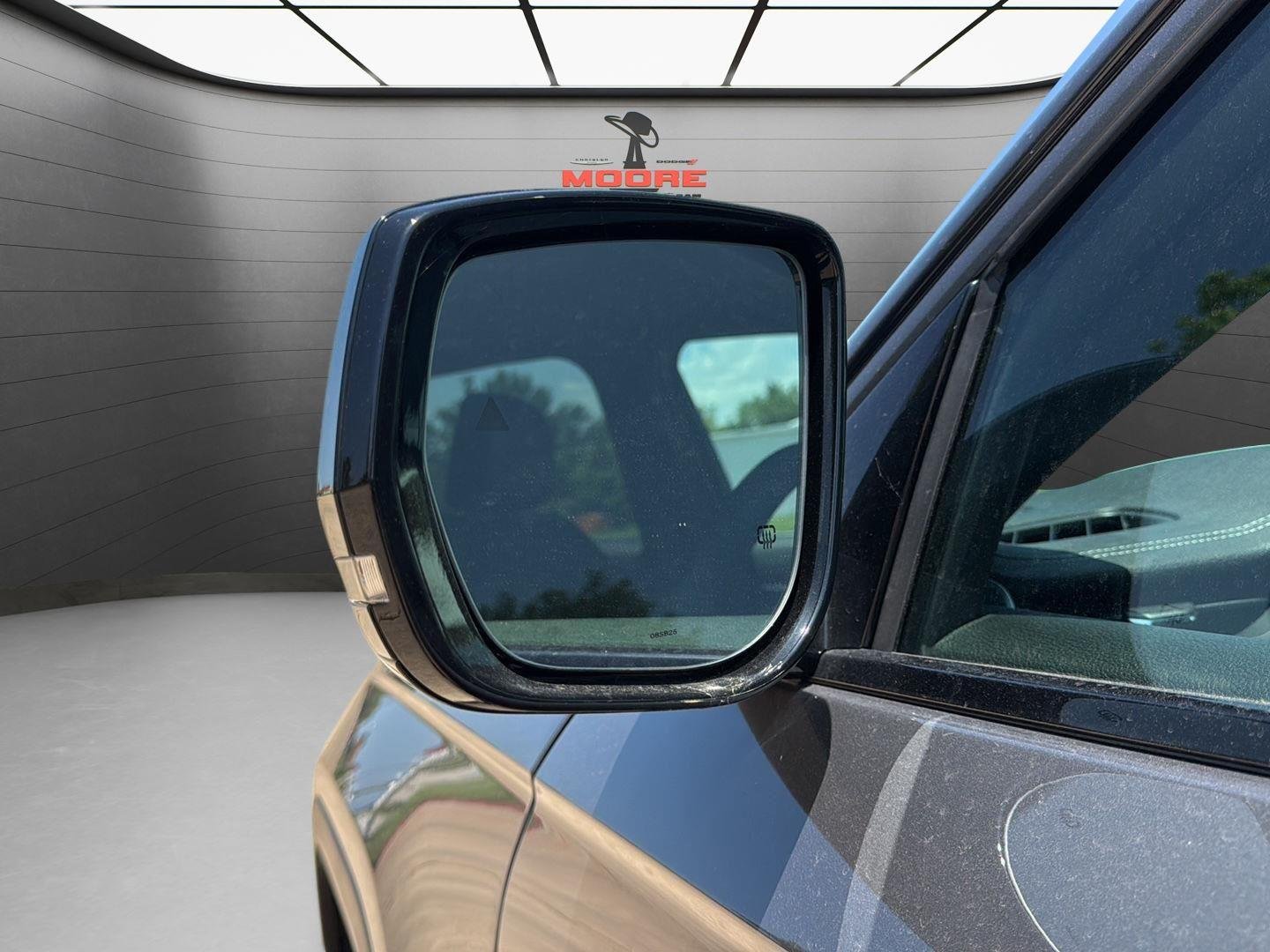 New 2026 Baltic Gray Metallic Clearcoat Jeep Laredo Altitude image 32
