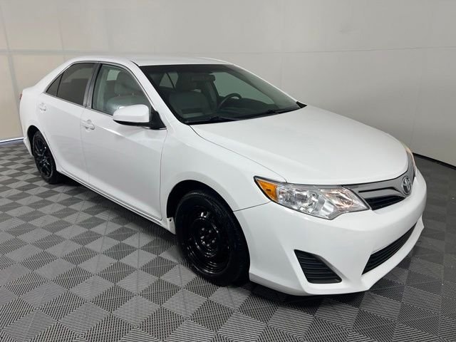 Used 2014 White Toyota LE image 1