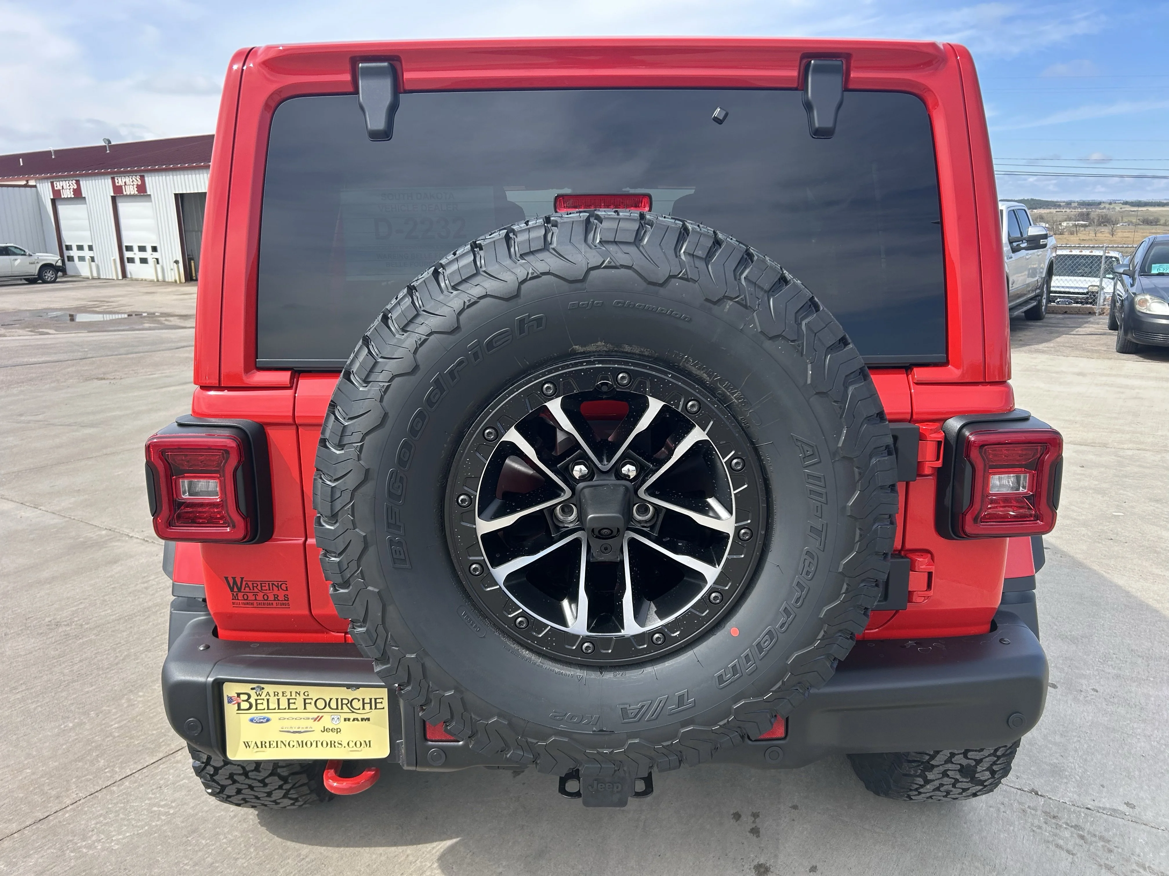 New 2026 Firecracker Red Clear-Coat Exterior Paint Jeep Rubicon X image 5