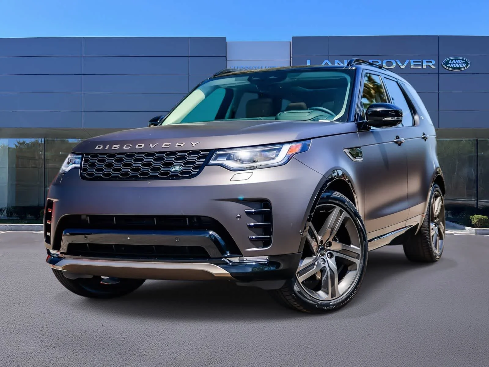 2026 Land Rover Discovery P360 Tempest Edition's photo