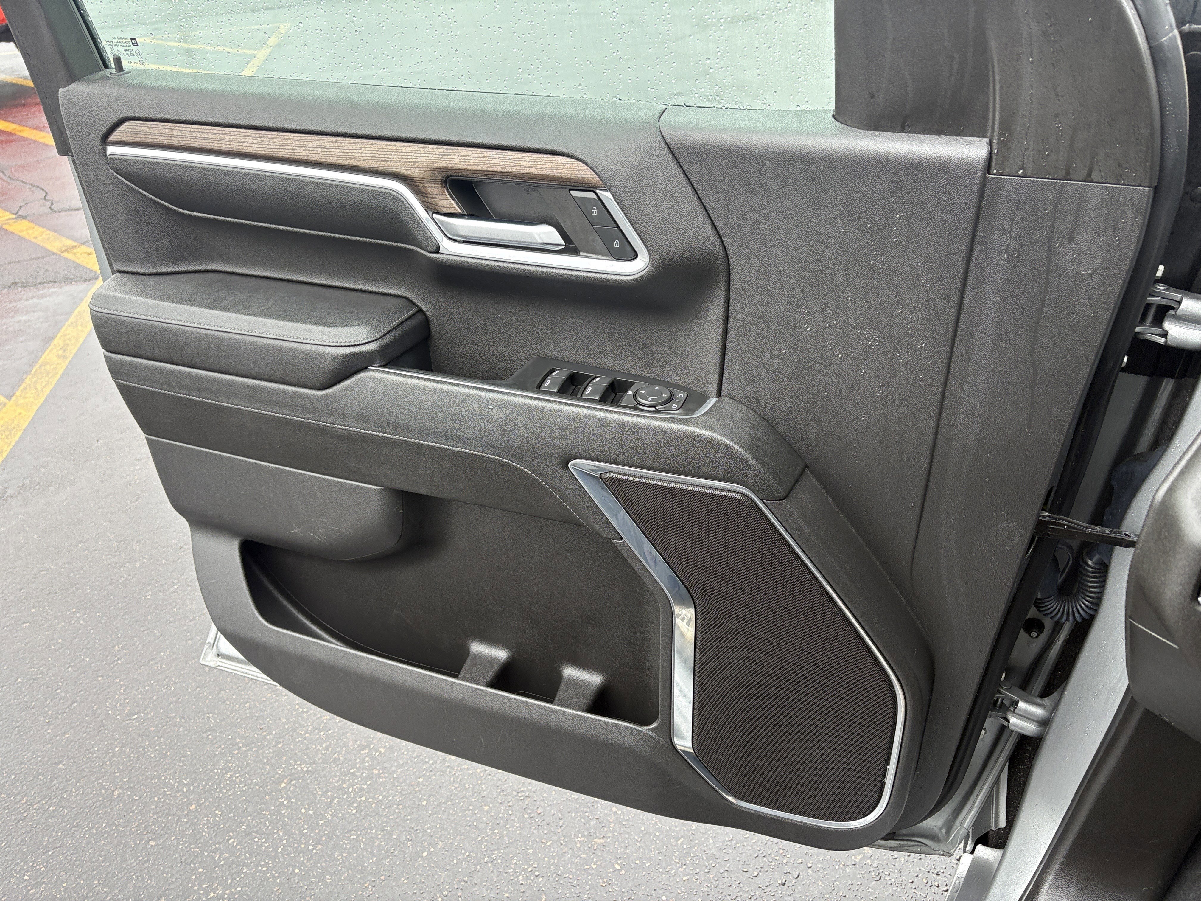 Used 2024 Sterling Gray Metallic Chevrolet LT (2FL) image 5