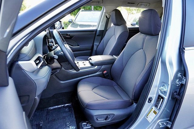 Used 2025 Silver Toyota LE image 14