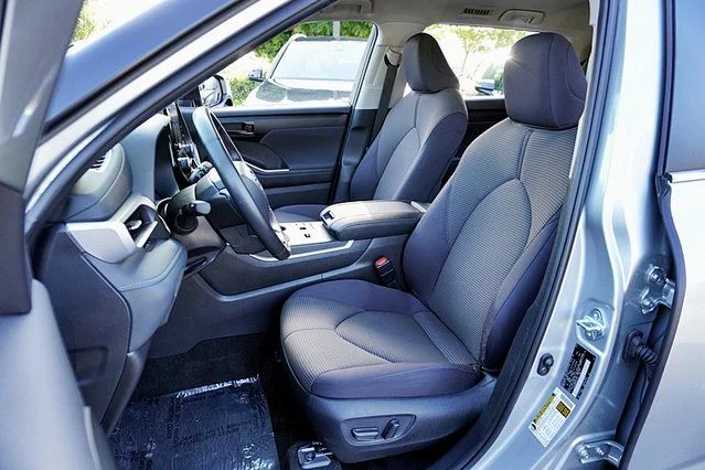 Used 2025 Silver Toyota LE image 14