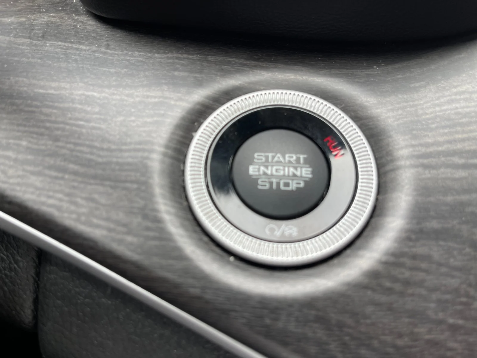 Used 2023  Jeep Limited image 27