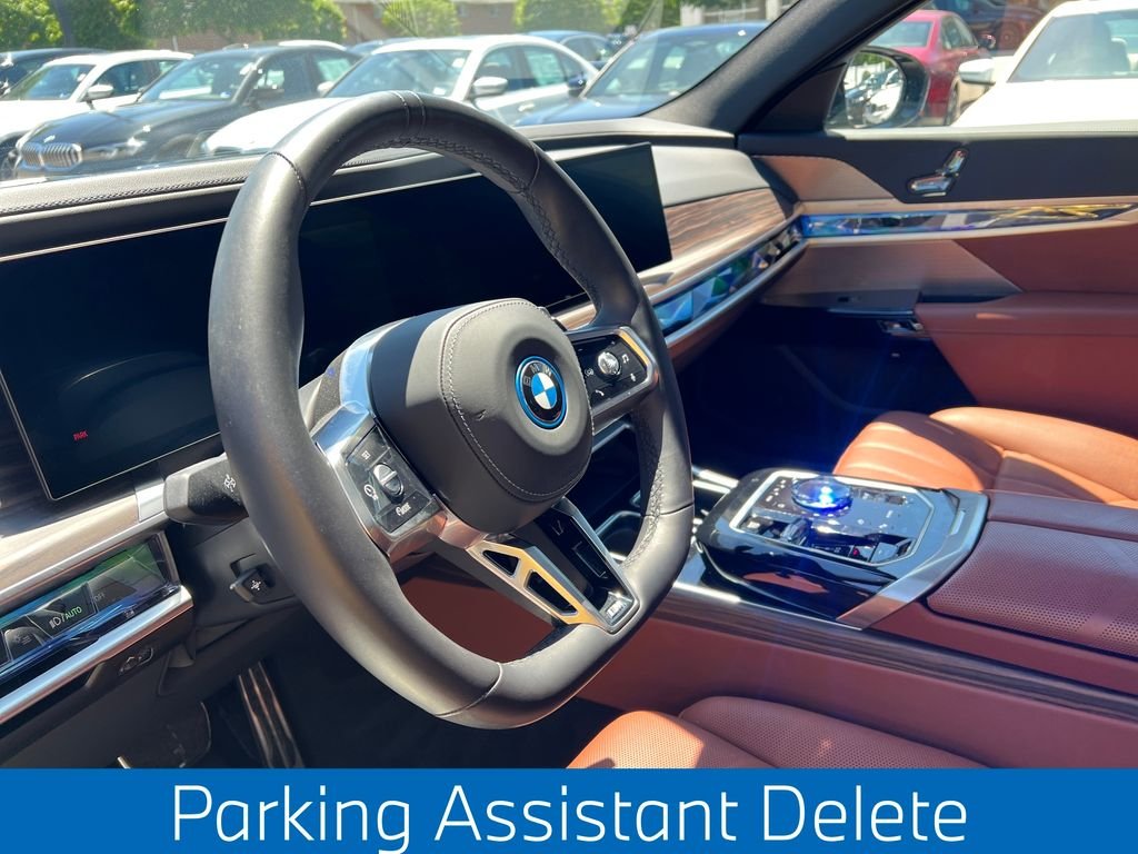2025 BMW 7 Series 750e - Photo 10