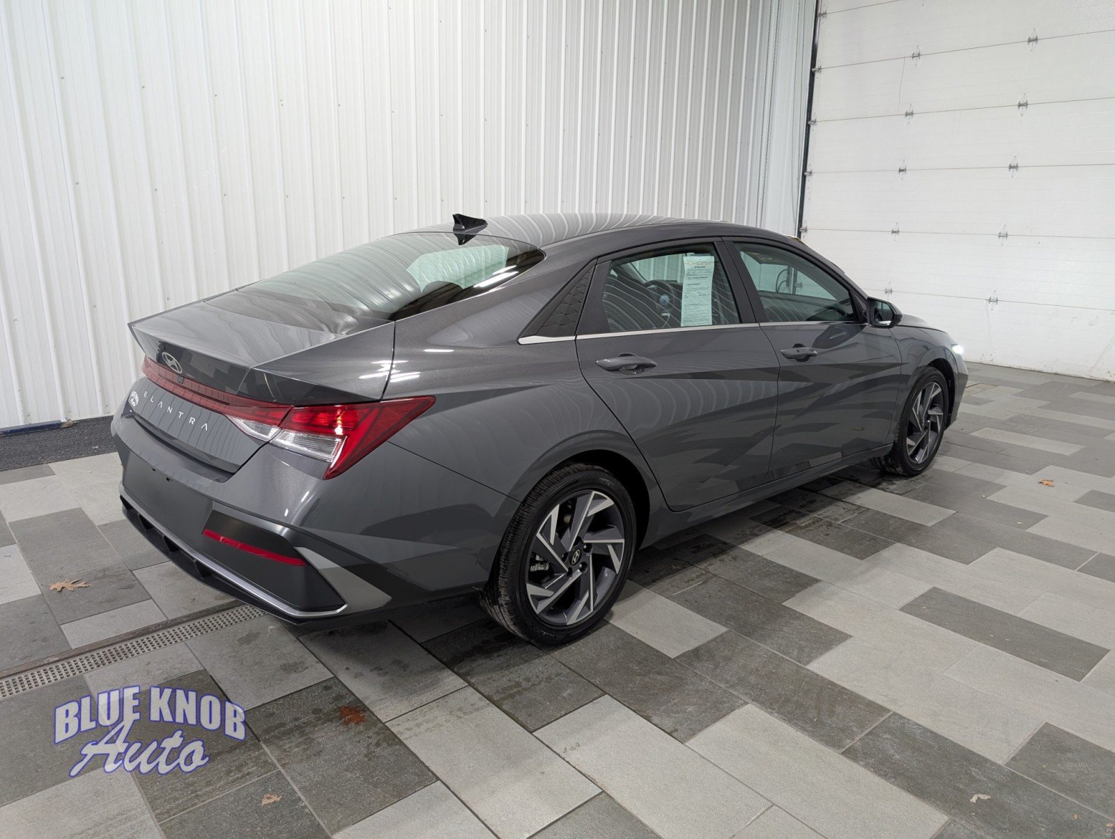 2025 Hyundai Elantra SEL Convenience photo 4