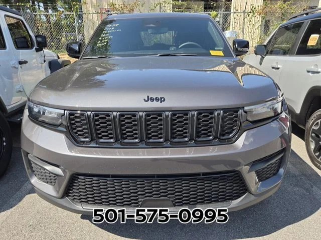 Used 2023 Gray Jeep Altitude X image 6