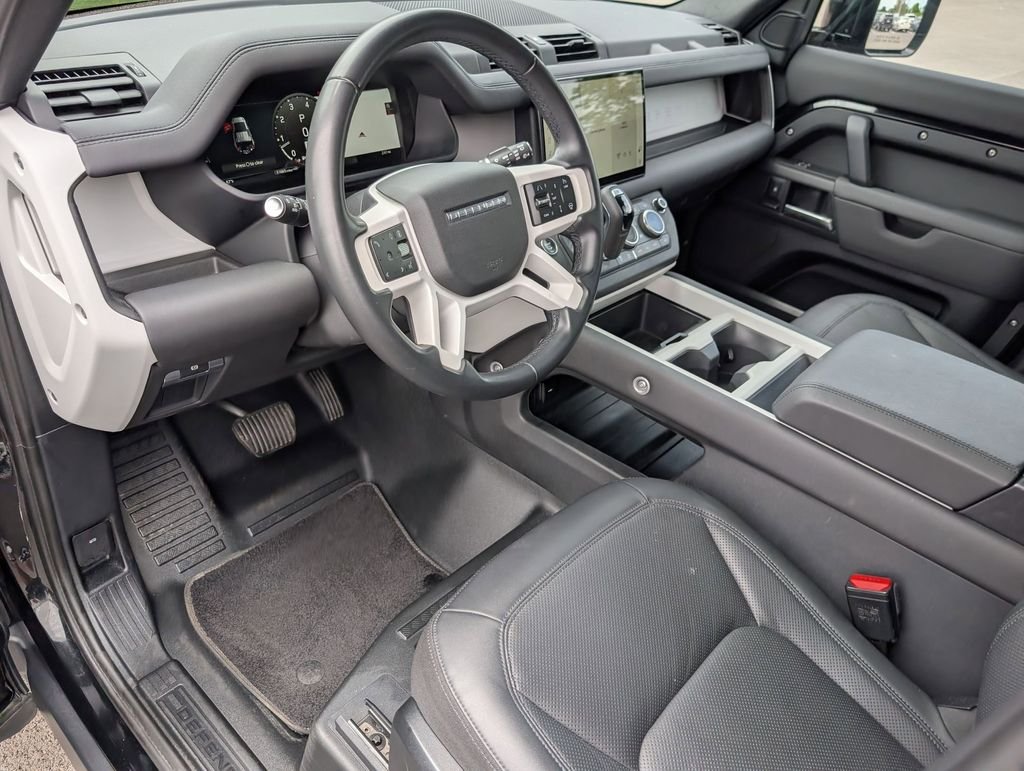 Used 2025 Black Land Rover S image 10