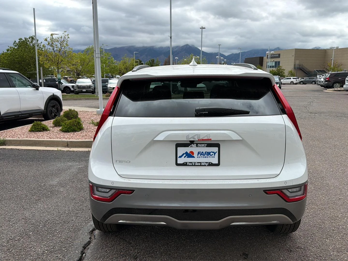New 2026 Snow White Pearl Kia Wave image 5