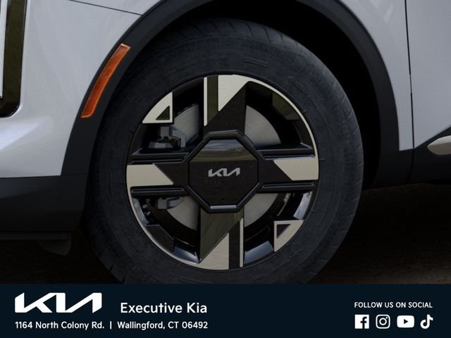 New 2026 Glacial White Pearl Kia LX image 9