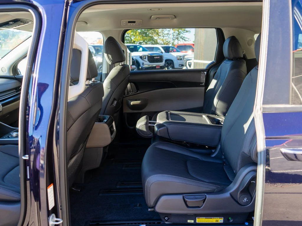 New 2026 Deep Chroma Blue Kia LXS image 13