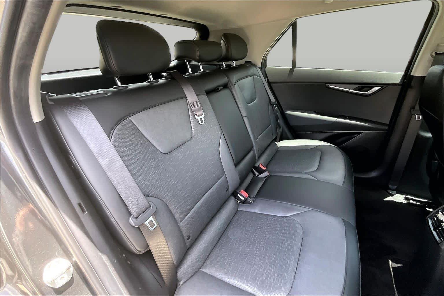 Certified Used 2023 Graphite Gray Kia Wave image 18