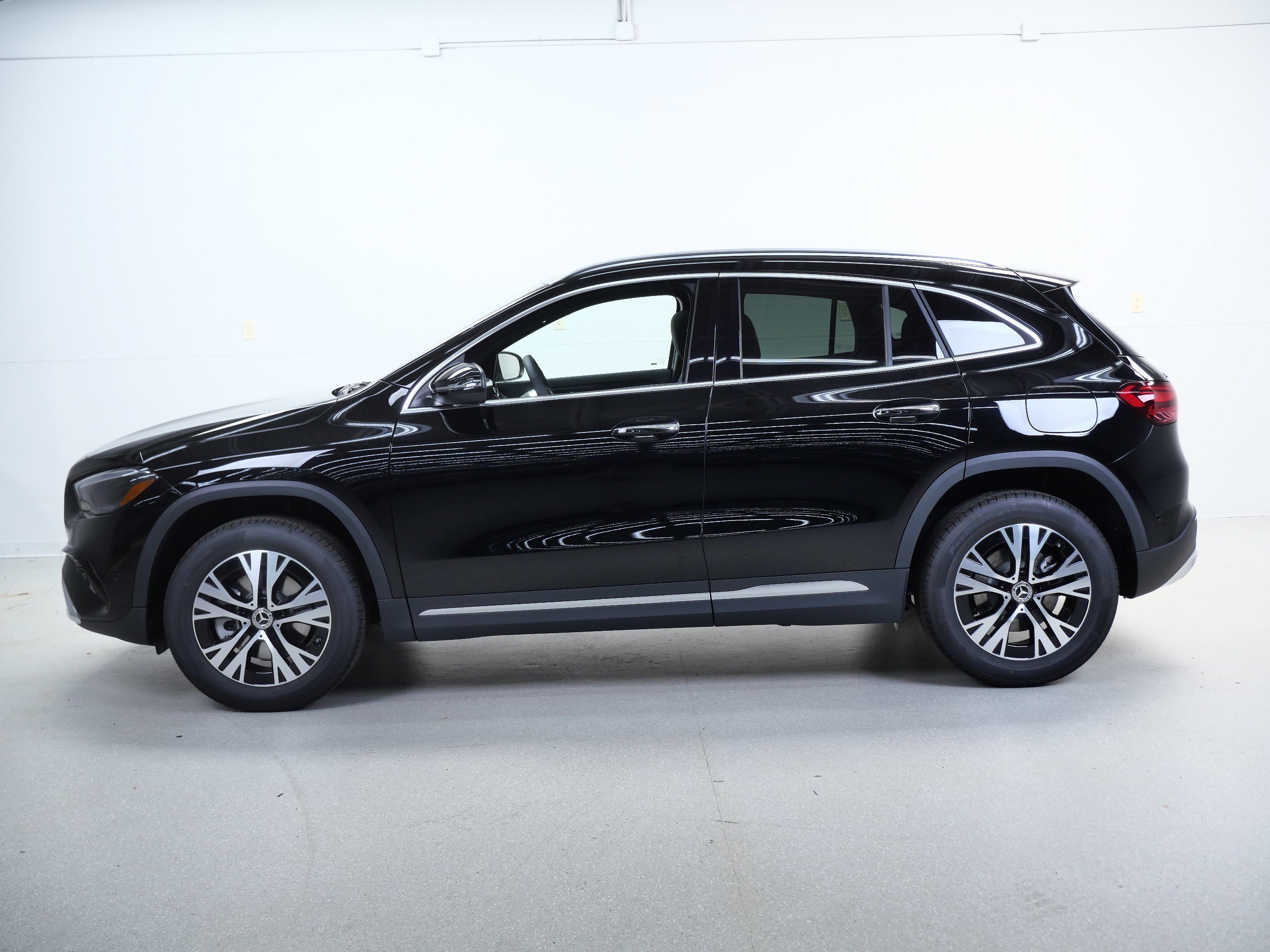 New 2026 Night Black Mercedes-Benz GLA 250 image 5