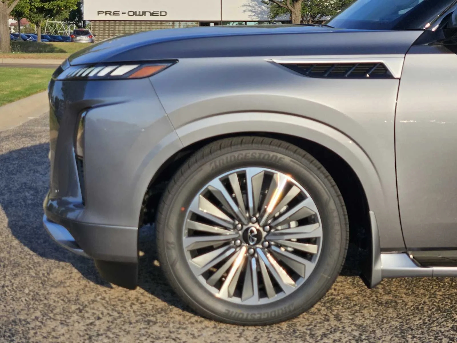 New 2027 DYNAMIC METAL INFINITI Luxe 4WD image 5