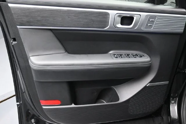 Used 2025 Black Hyundai Limited image 13