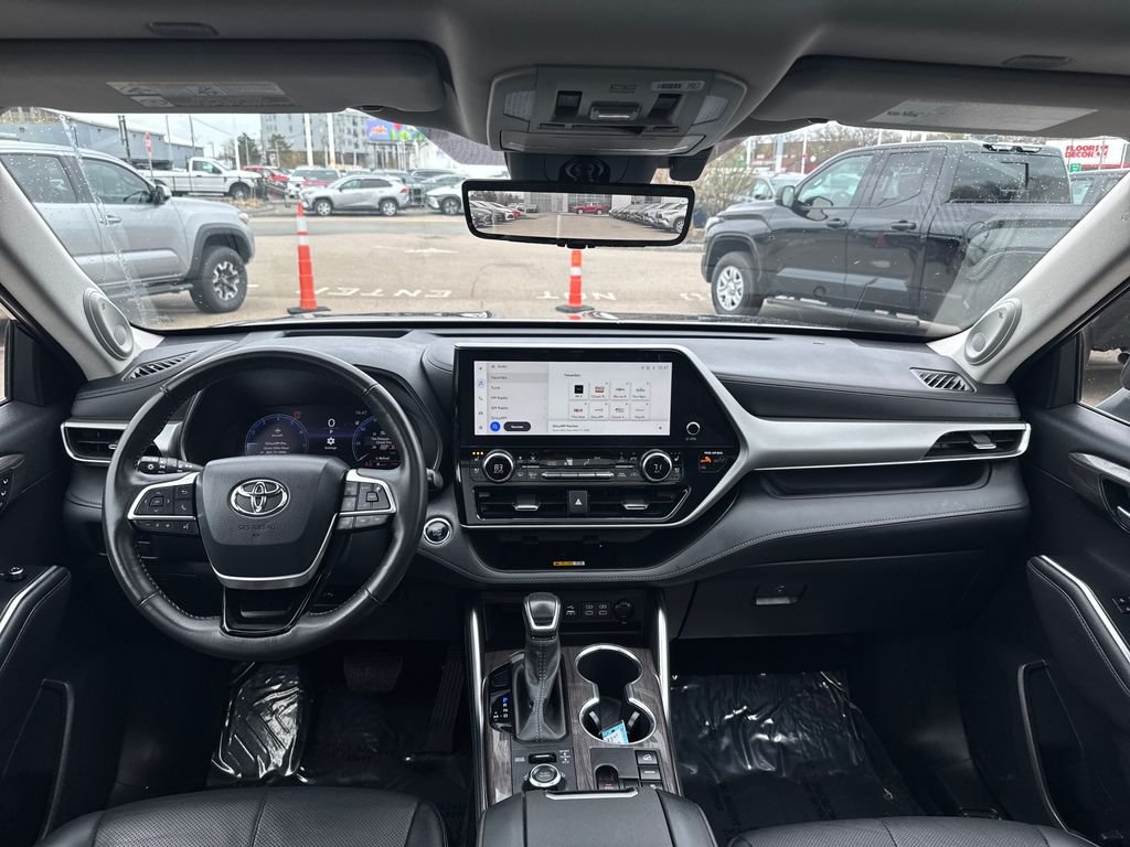 Used 2023 Gray Toyota Platinum image 13
