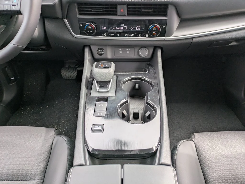 New 2026 Everest White Pearl TriCoat Nissan Dark Armor™ image 18